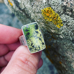 Serpentine and sterling silver ring